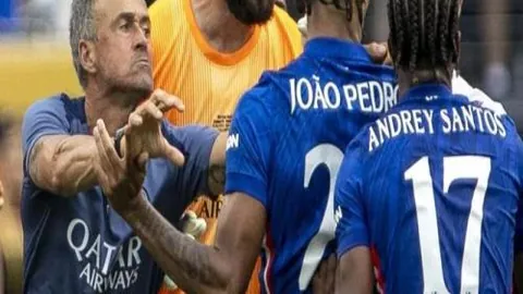 吴宇斩获速度滑冰5000米金牌，中国代表队包揽前三甲